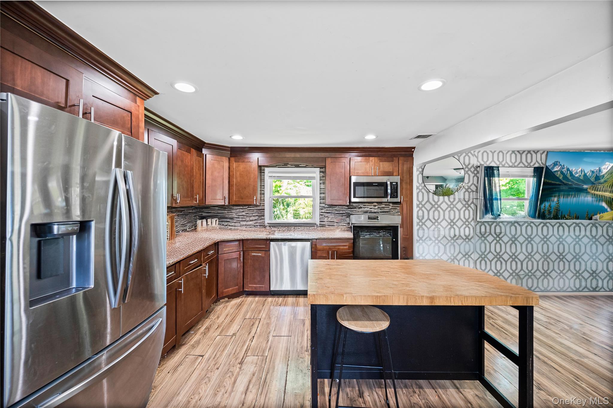 #8 photo, 1113 Joselson Avenue, Bay Shore , NY 11706