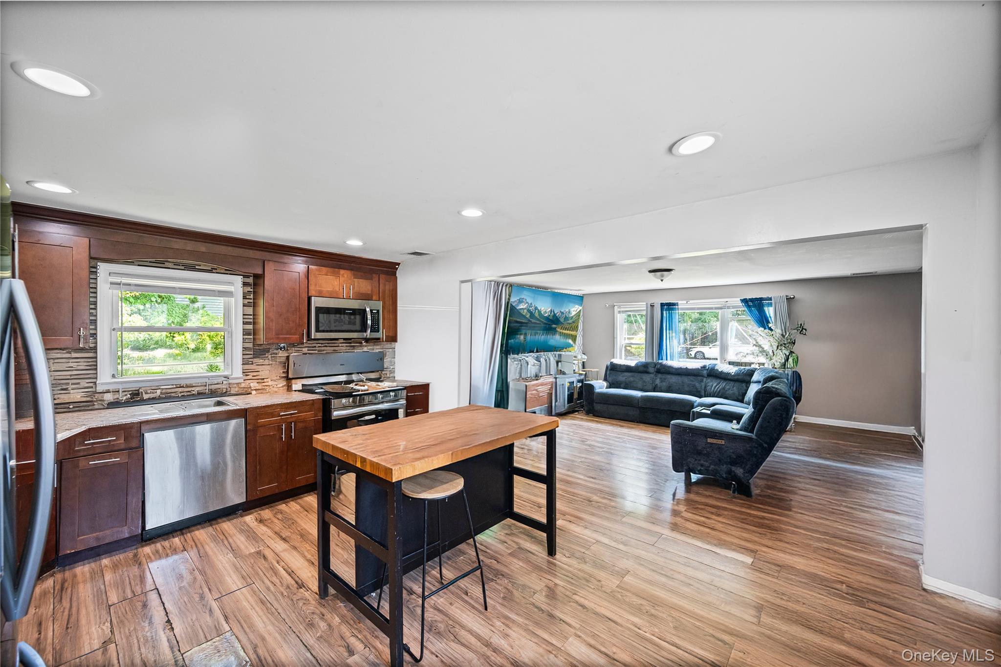 #9 photo, 1113 Joselson Avenue, Bay Shore , NY 11706