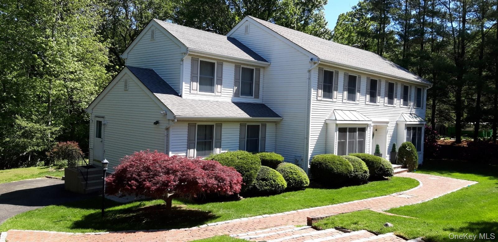 #1 photo, 28 Ledgewood Circle, East Setauket , NY 11733