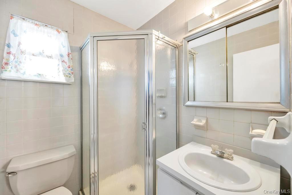 #16 photo, 4 Hope Drive, Plainview , NY 11803