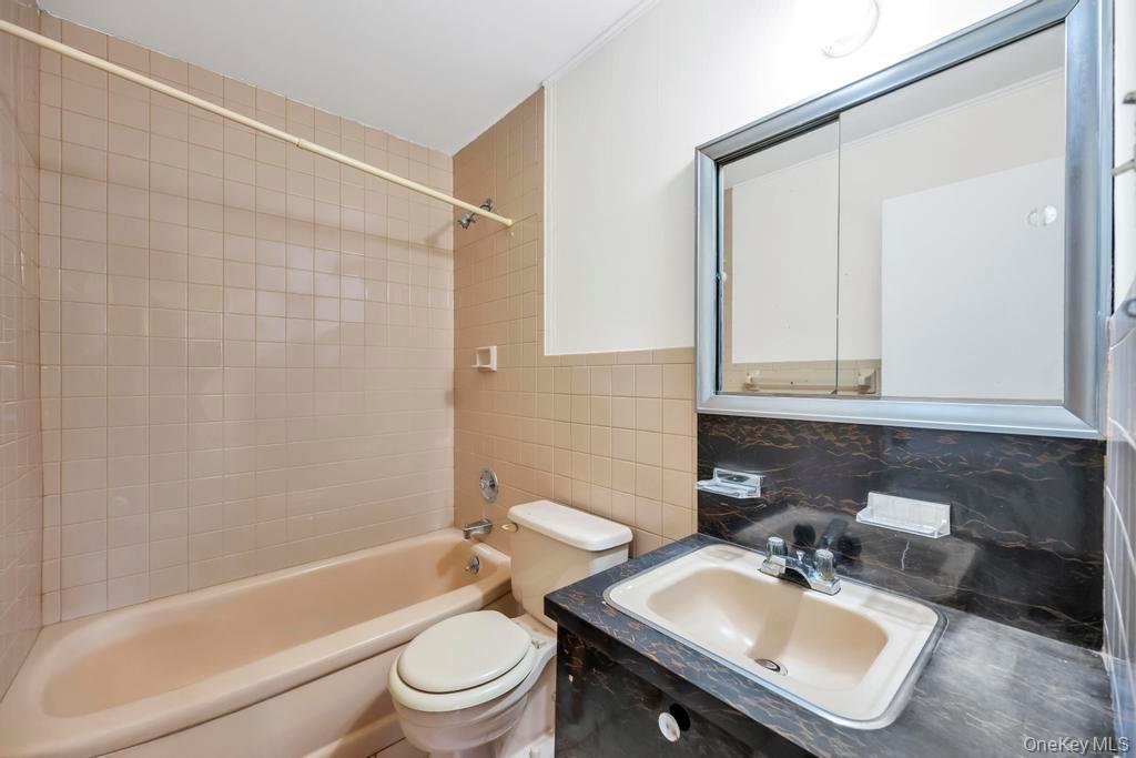 #17 photo, 4 Hope Drive, Plainview , NY 11803