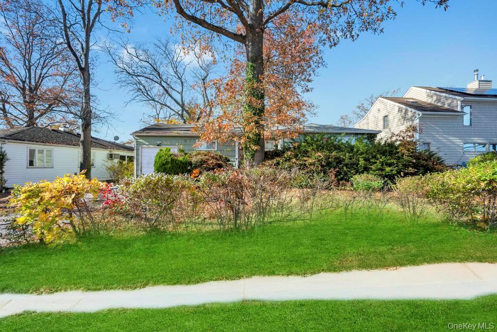 #2 photo, 4 Hope Drive, Plainview , NY 11803