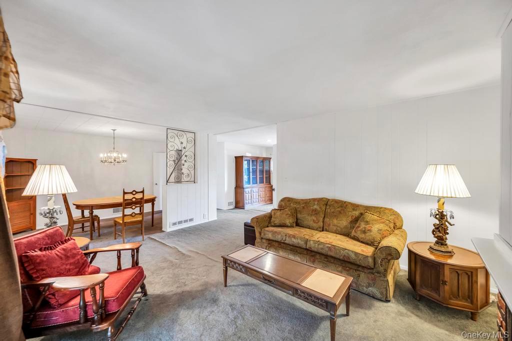 #5 photo, 4 Hope Drive, Plainview , NY 11803