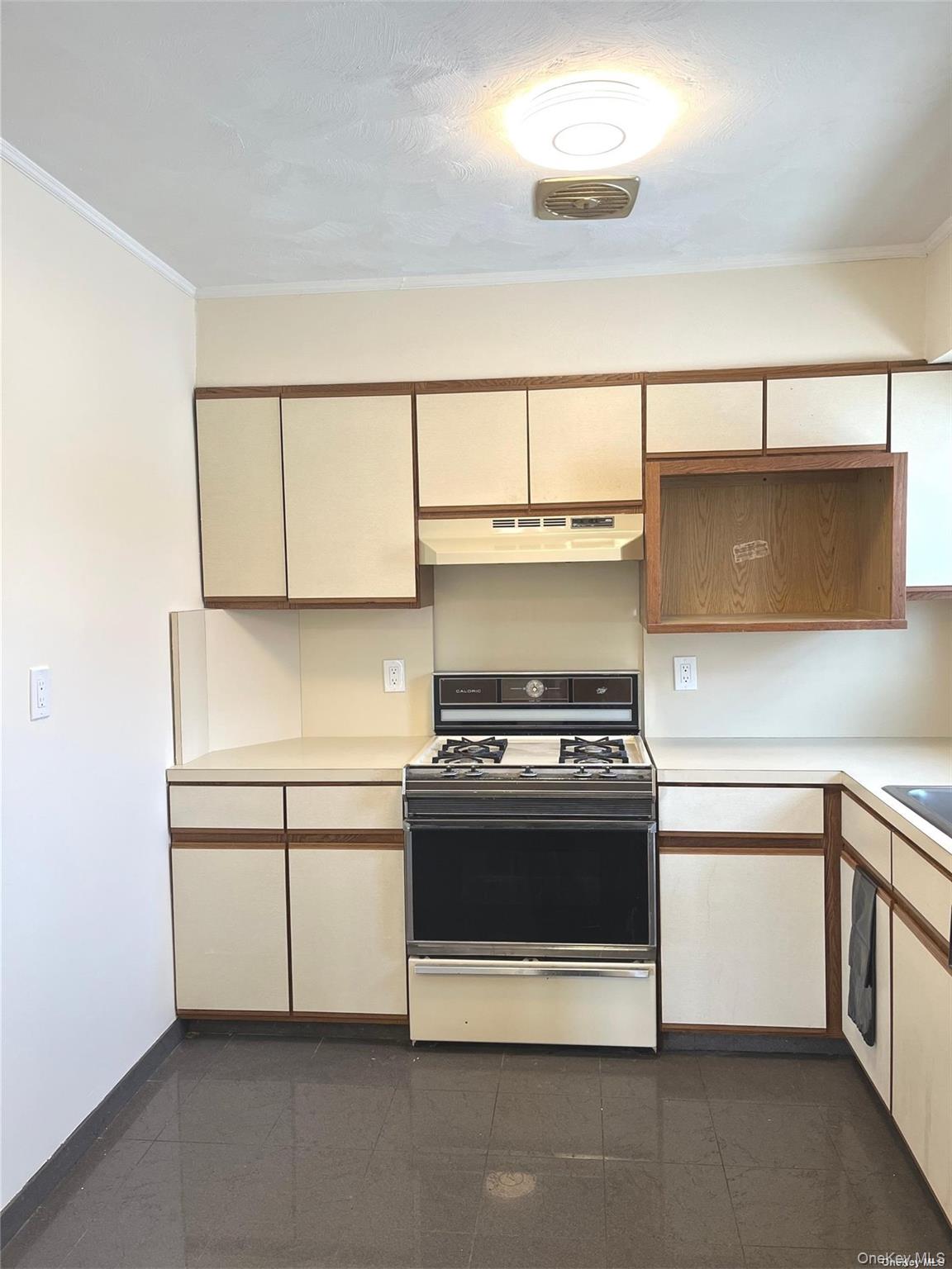 #8 photo, 307 Magnolia Boulevard, Long Beach , NY 11561