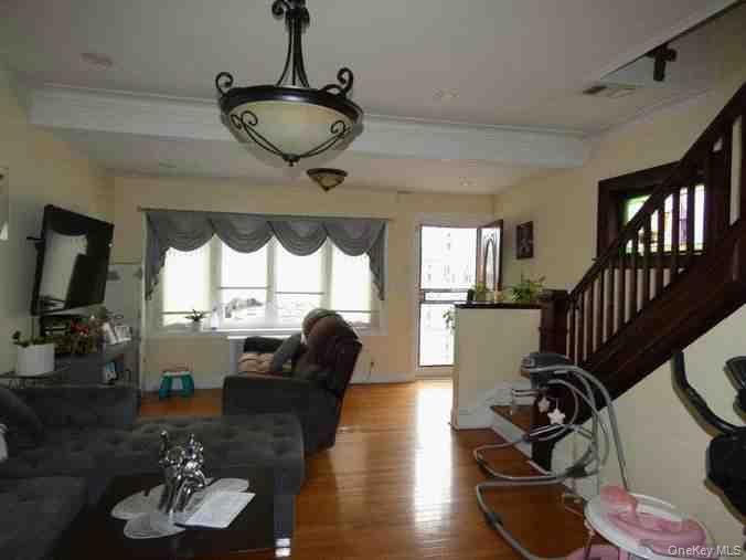 #16 photo, 94-46 226th Street, Floral Park , NY 11001