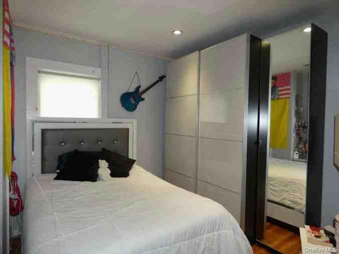 #18 photo, 94-46 226th Street, Floral Park , NY 11001