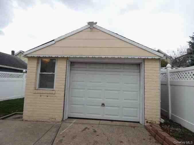 #4 photo, 94-46 226th Street, Floral Park , NY 11001