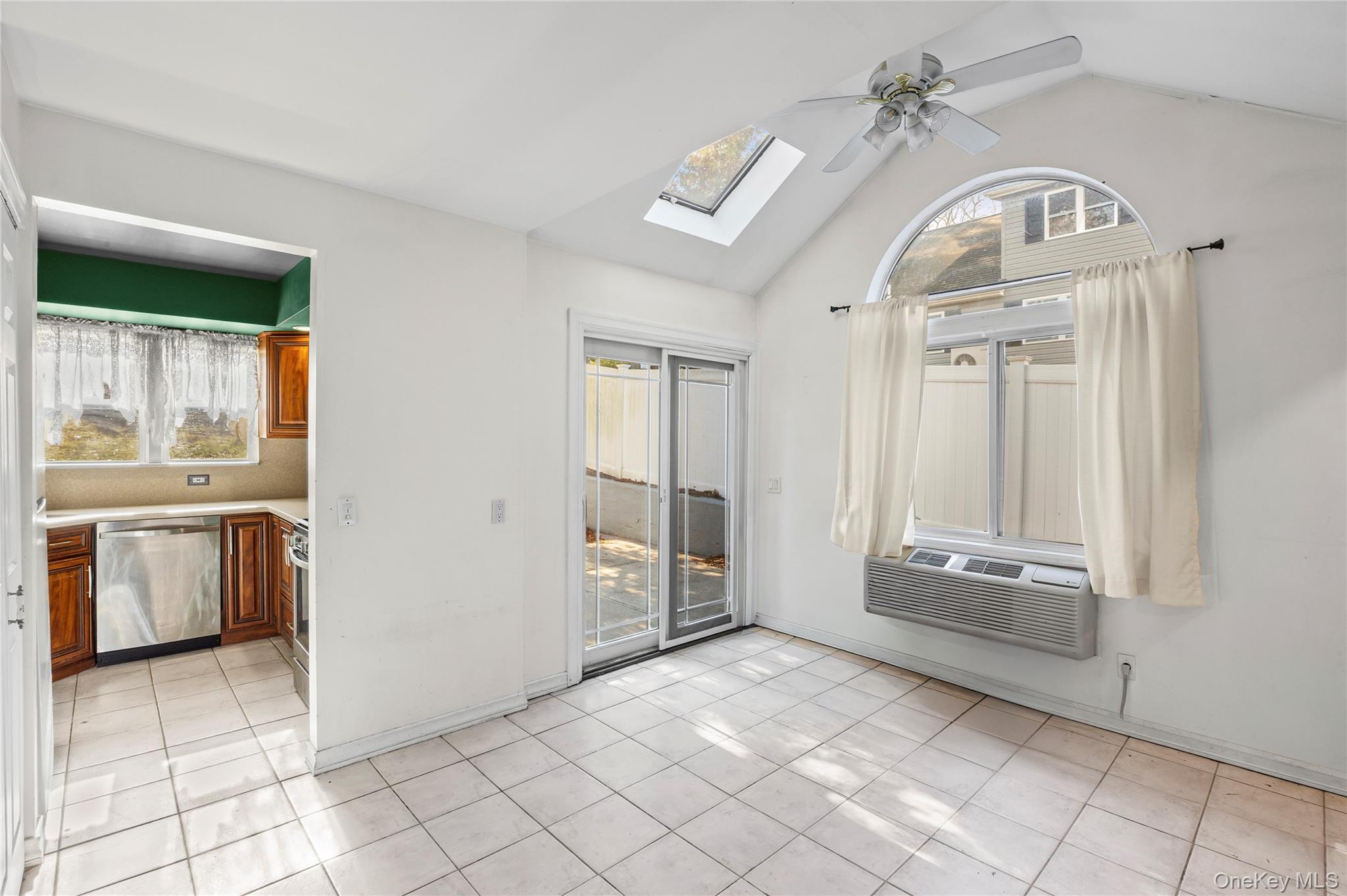 #14 photo, 10 Queen Drive, Sound Beach , NY 11789