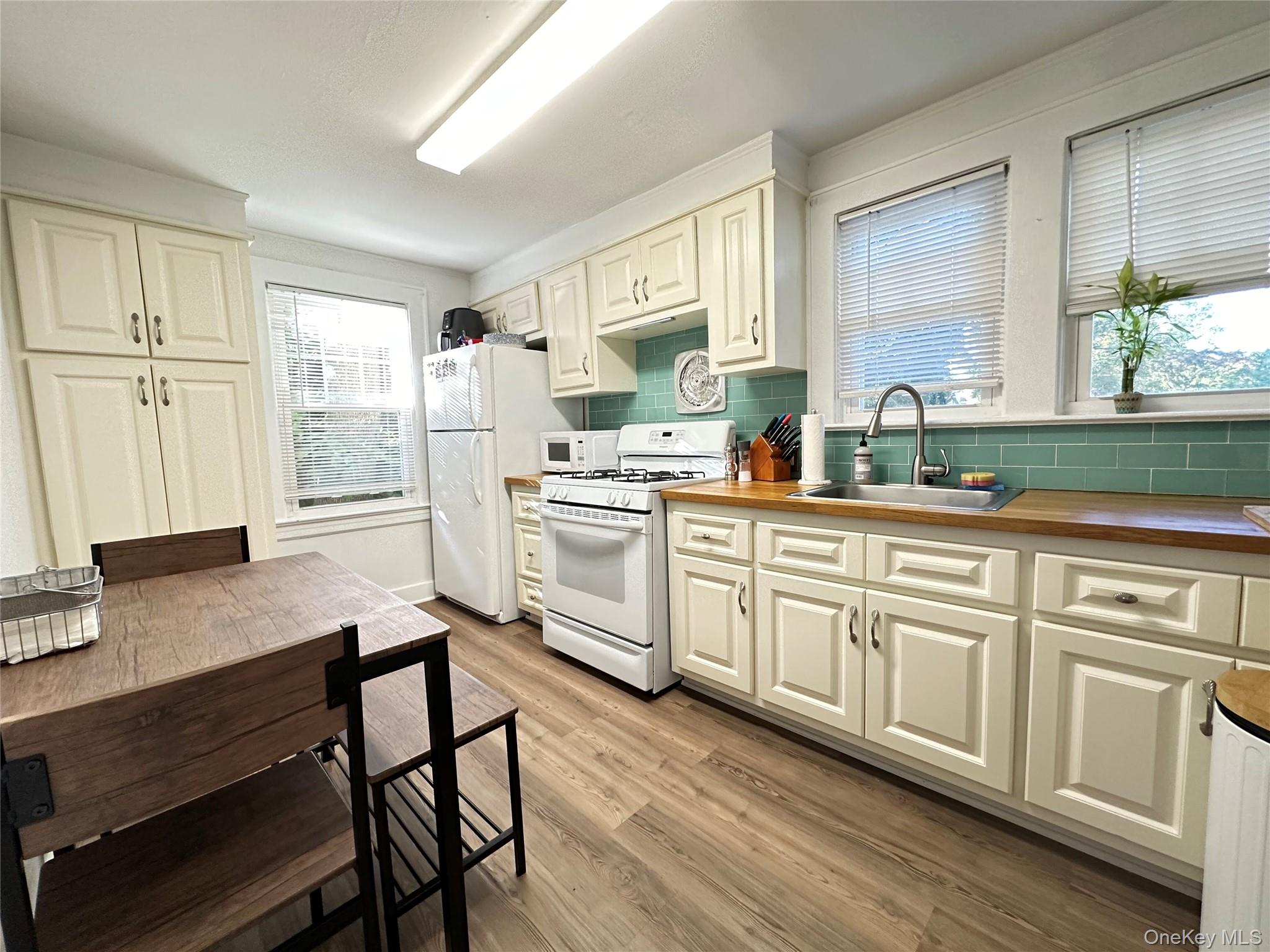 #4 photo, 157 Clinton Avenue, Huntington , NY 11743