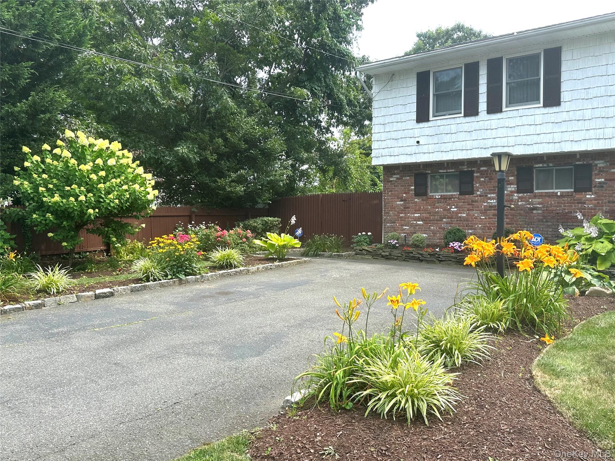 #2 photo, 10 N Jackson Avenue, サフォーク郡 Brentwood , NY 11717