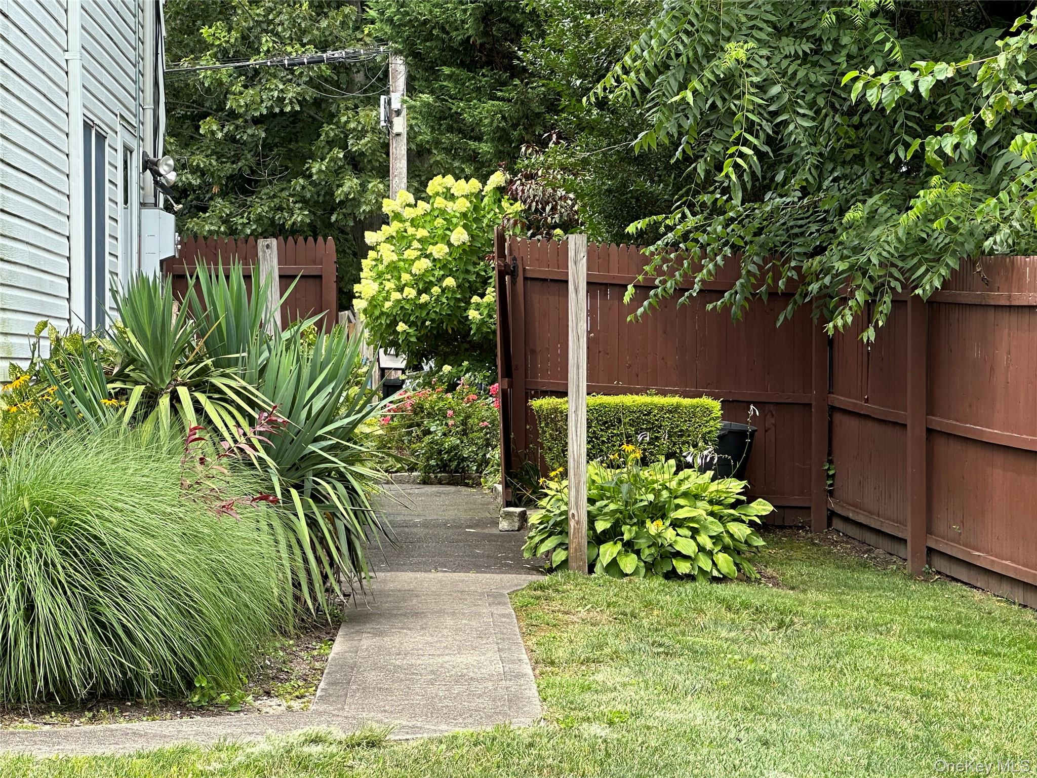 #5 photo, 10 N Jackson Avenue, サフォーク郡 Brentwood , NY 11717