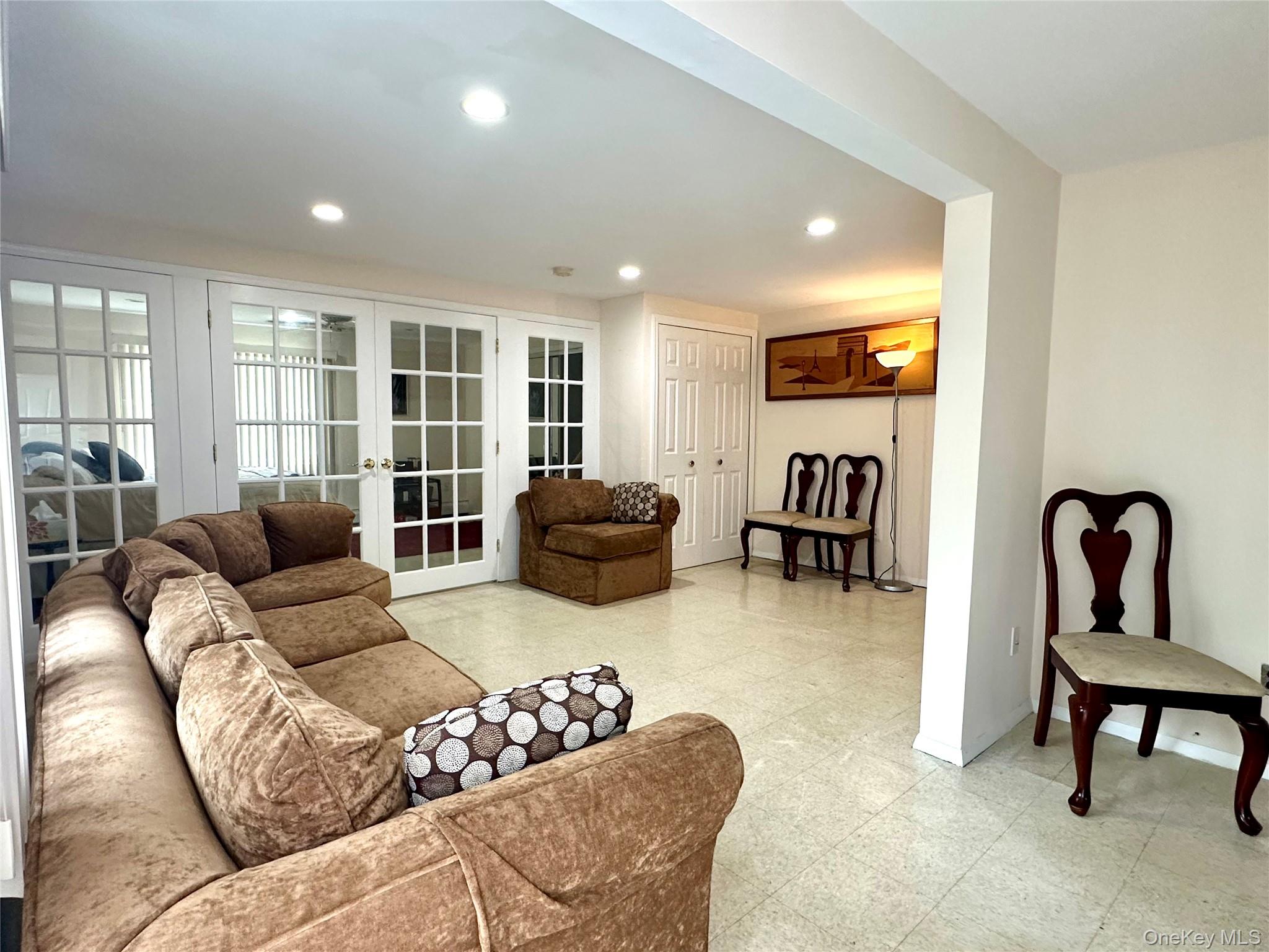 #9 photo, 10 N Jackson Avenue, サフォーク郡 Brentwood , NY 11717