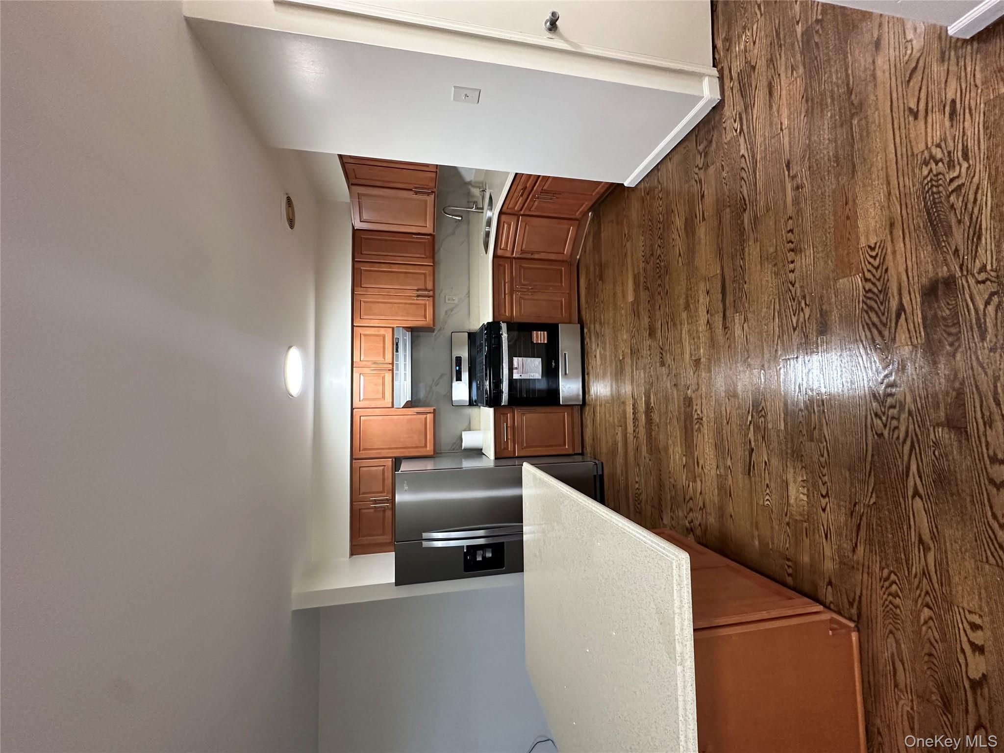 #3 photo, 987 Linclon, Brooklyn , NY 11208