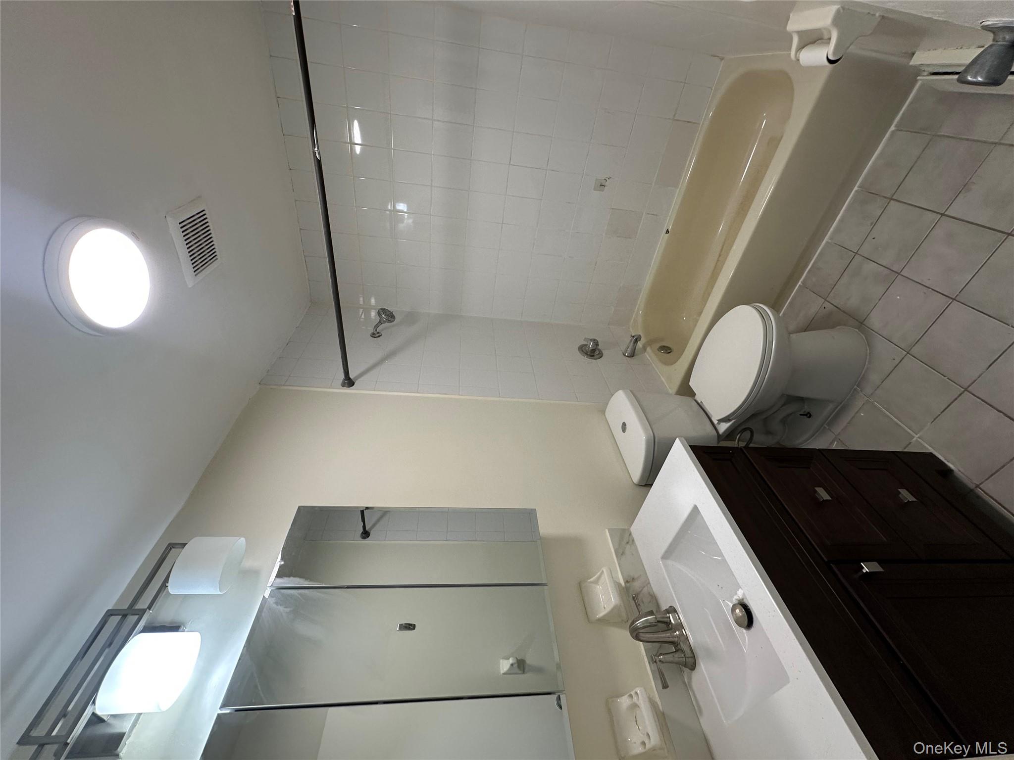 #4 photo, 987 Linclon, Brooklyn , NY 11208