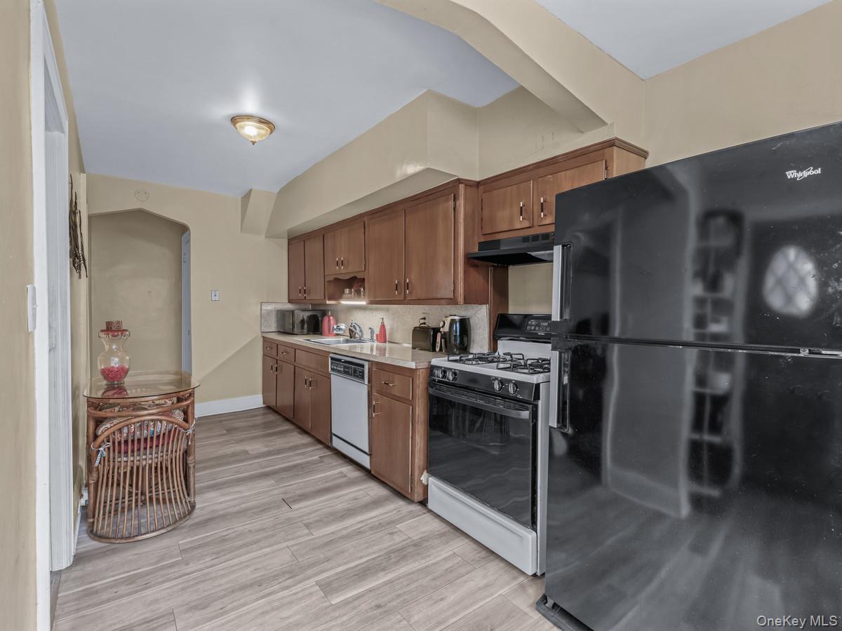 #8 photo, 173-17 Sayers Avenue, Addisleigh Park , NY 11433