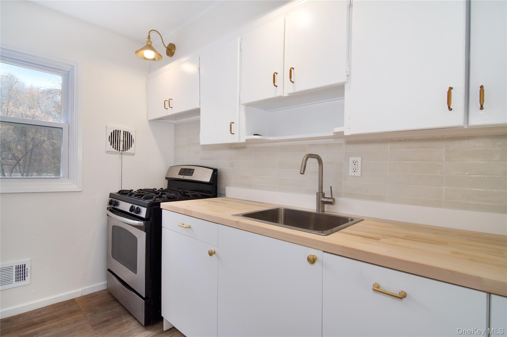 #14 photo, 624 Washington Avenue, Pleasantville , NY 10570