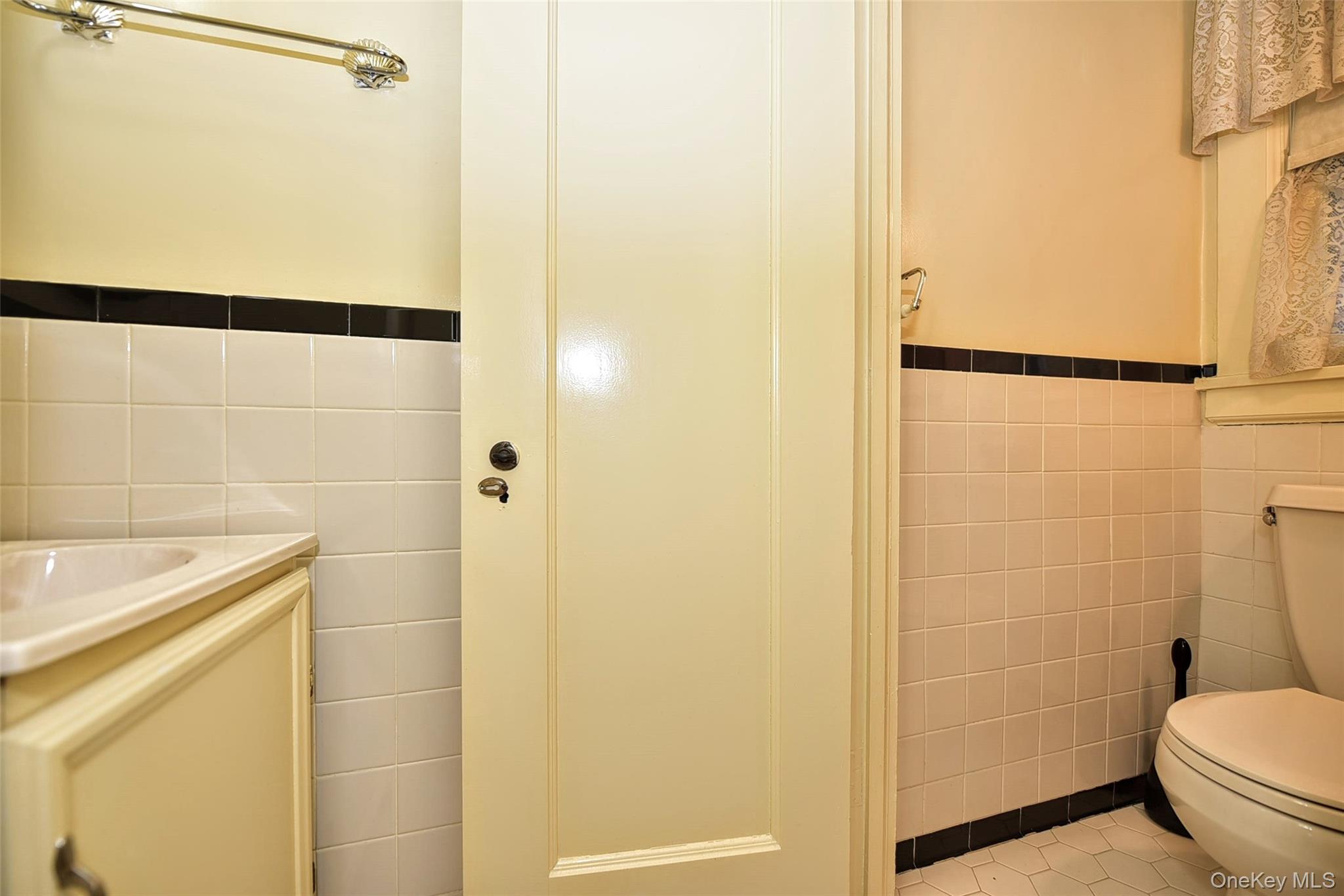 #16 photo, 85 Battle Avenue, White Plains , NY 10606