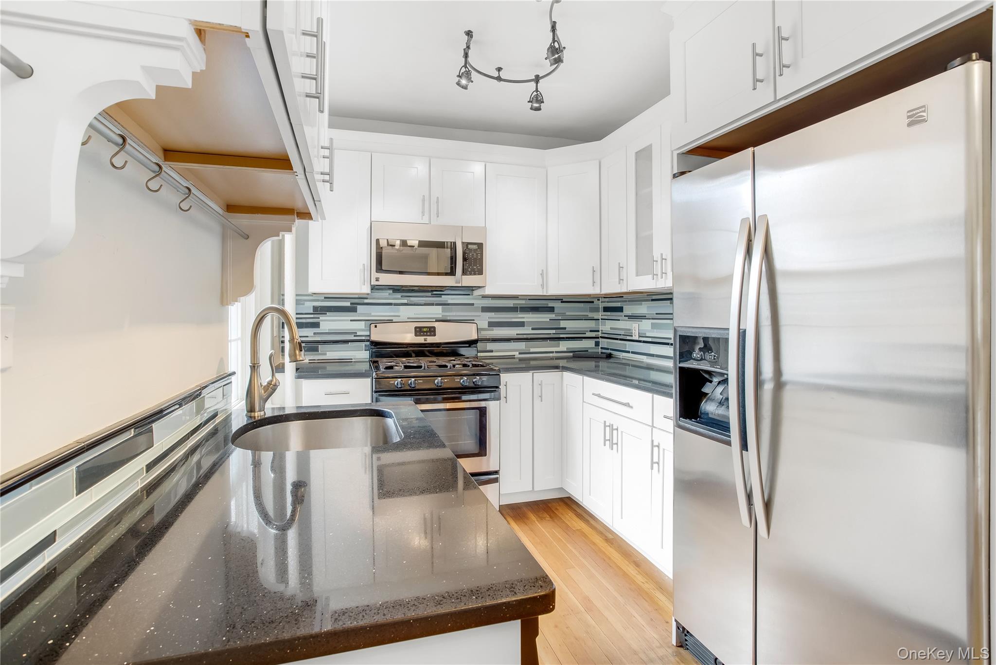 #4 photo, 87 N Broadway, White Plains , NY 10603