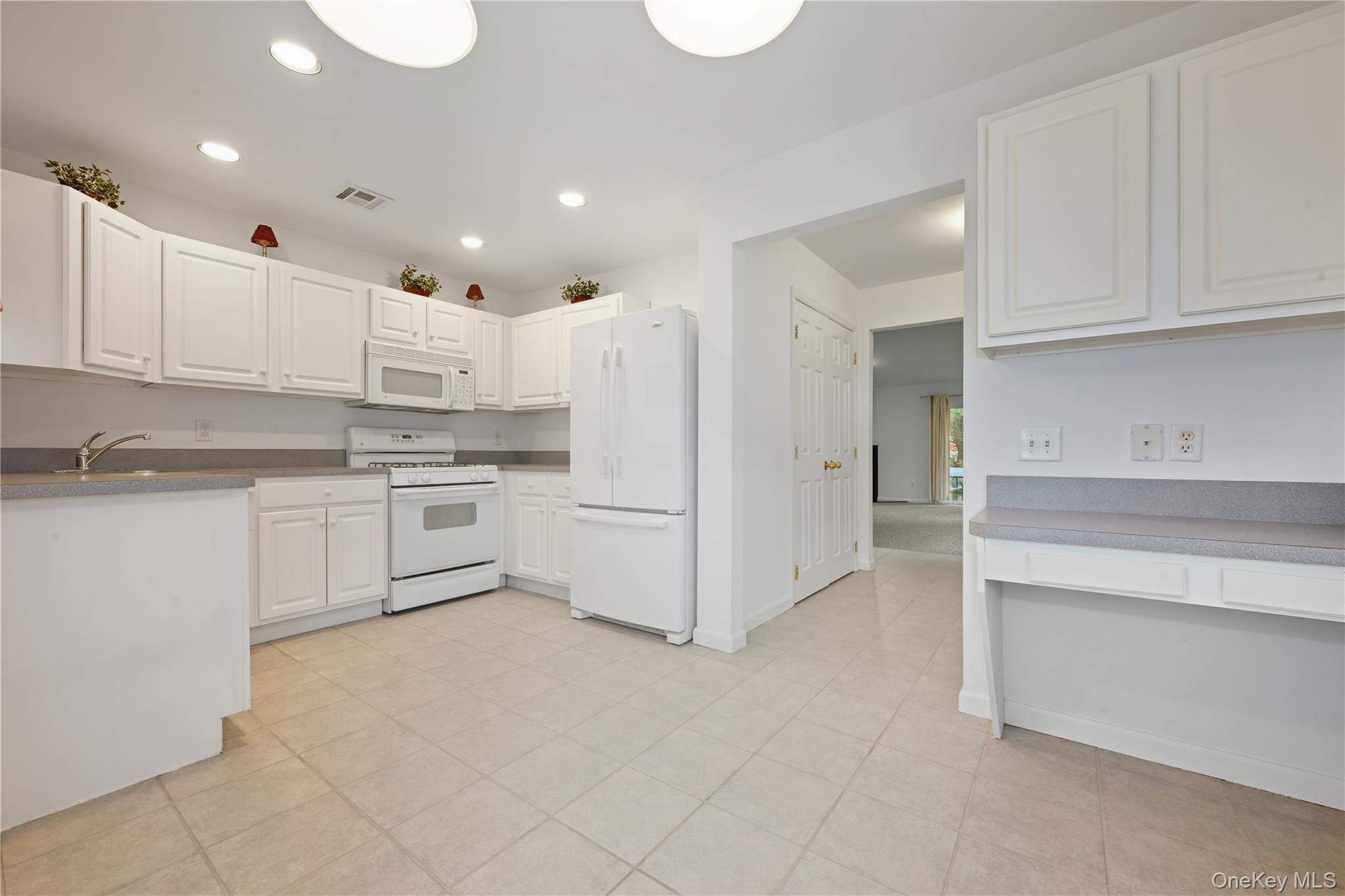 #13 photo, 12 Merrimack Road, Hauppauge , NY 11787