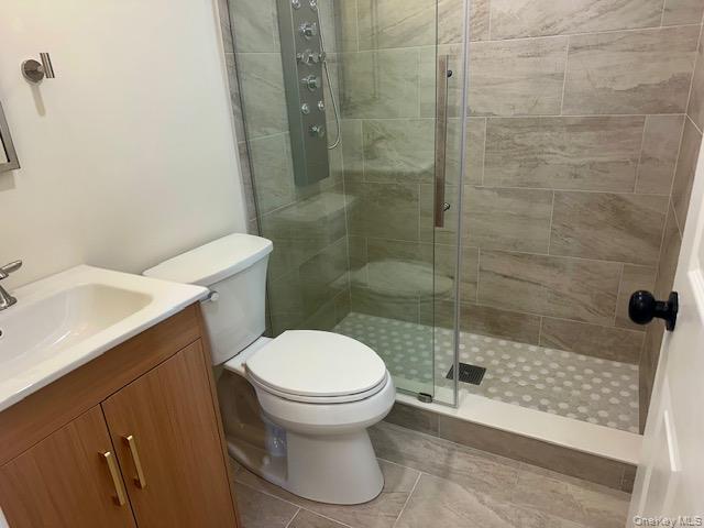 #11 photo, 651 Americus Avenue, サフォーク郡 East Patchogue , NY 11772