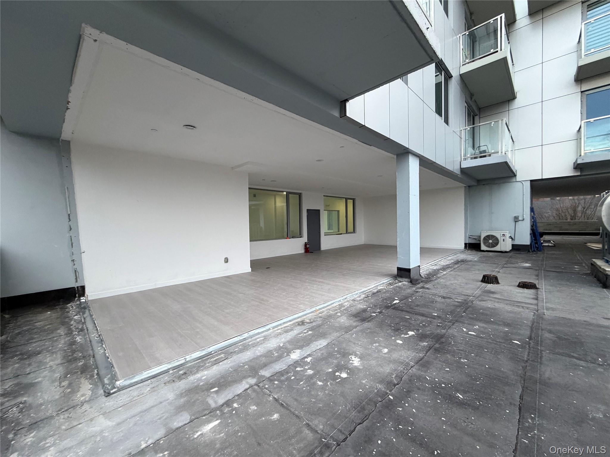 #4 photo, 150-23 Barclay Avenue, Flushing , NY 11355