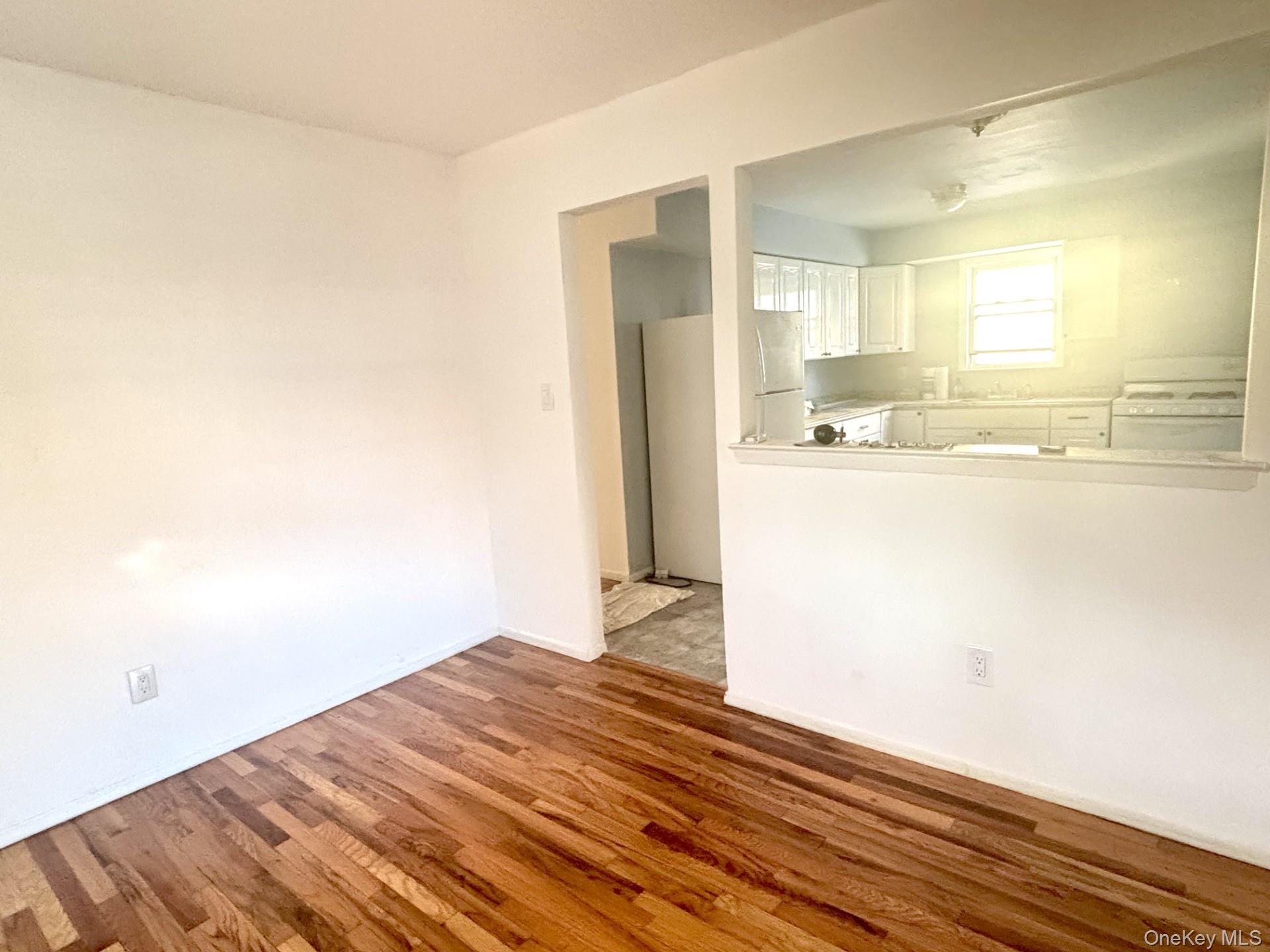 #6 photo, 441 Atlantic Avenue, East Rockaway , NY 11518