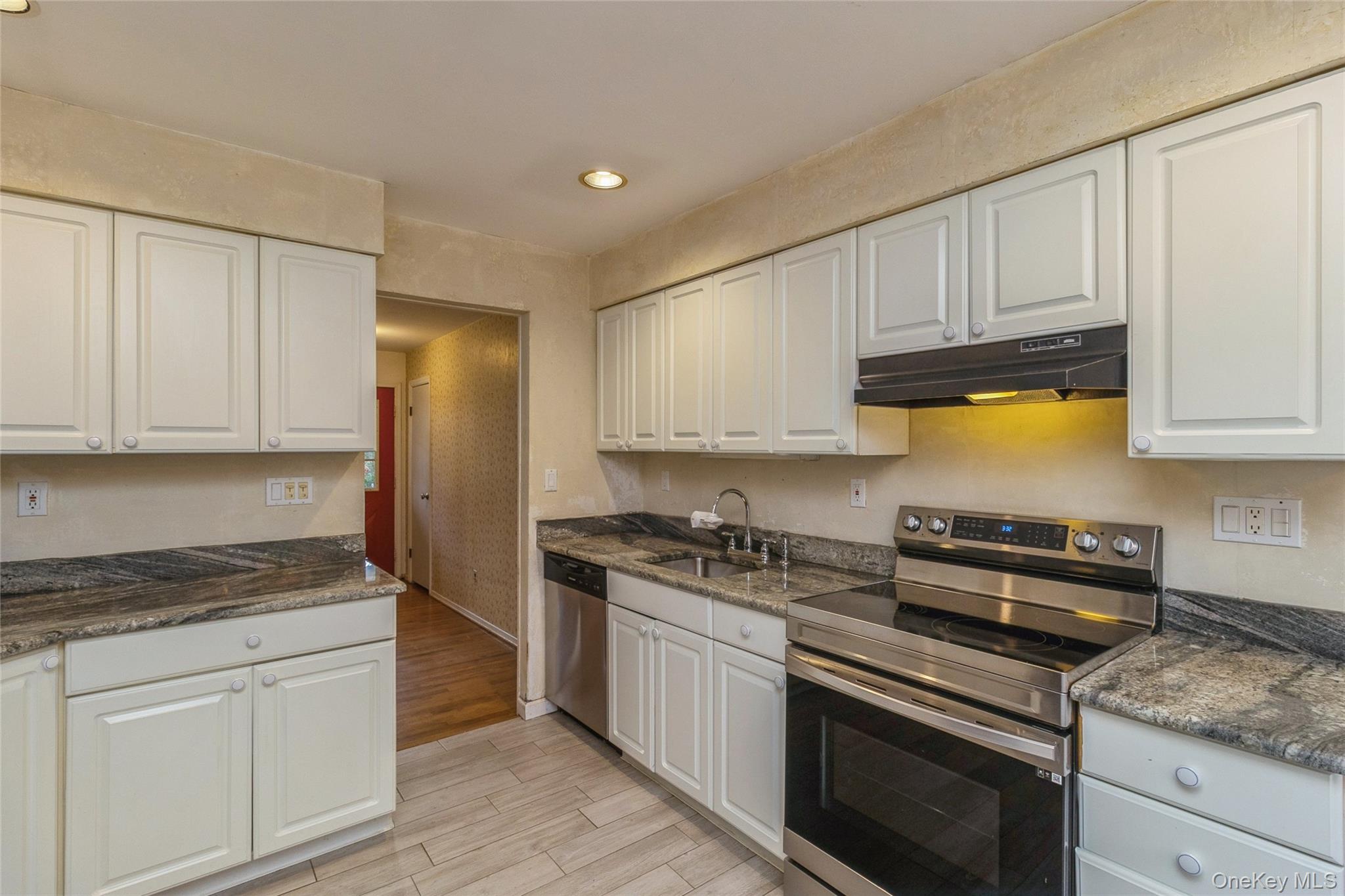 #7 photo, 15 Mobrey Lane, Smithtown , NY 11787