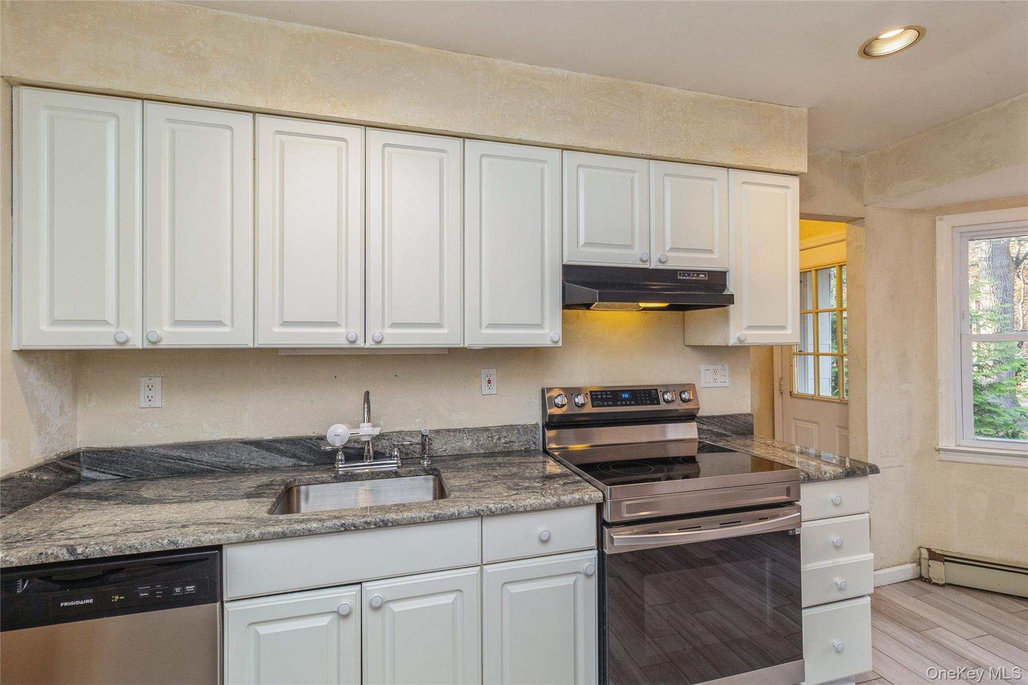 #8 photo, 15 Mobrey Lane, Smithtown , NY 11787