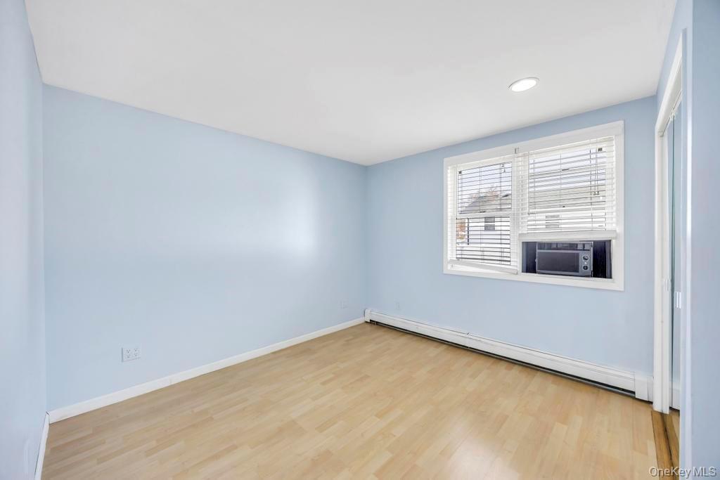 #18 photo, 297 Catskill Avenue, Lindenhurst , NY 11757