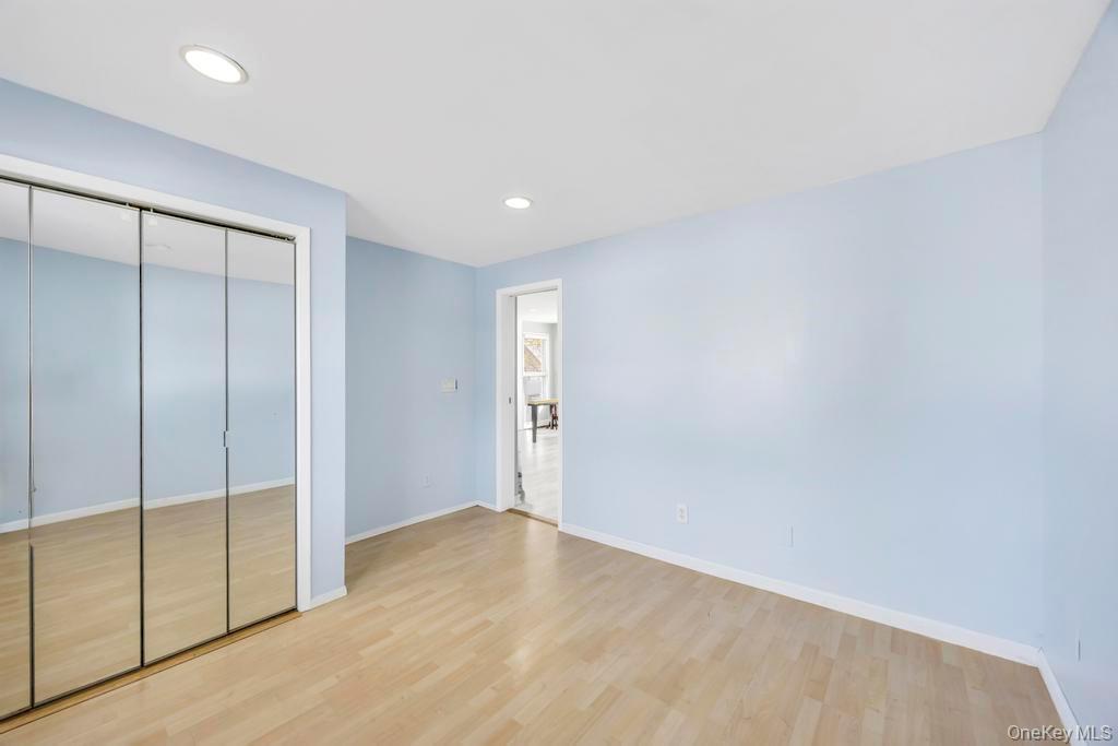 #19 photo, 297 Catskill Avenue, Lindenhurst , NY 11757