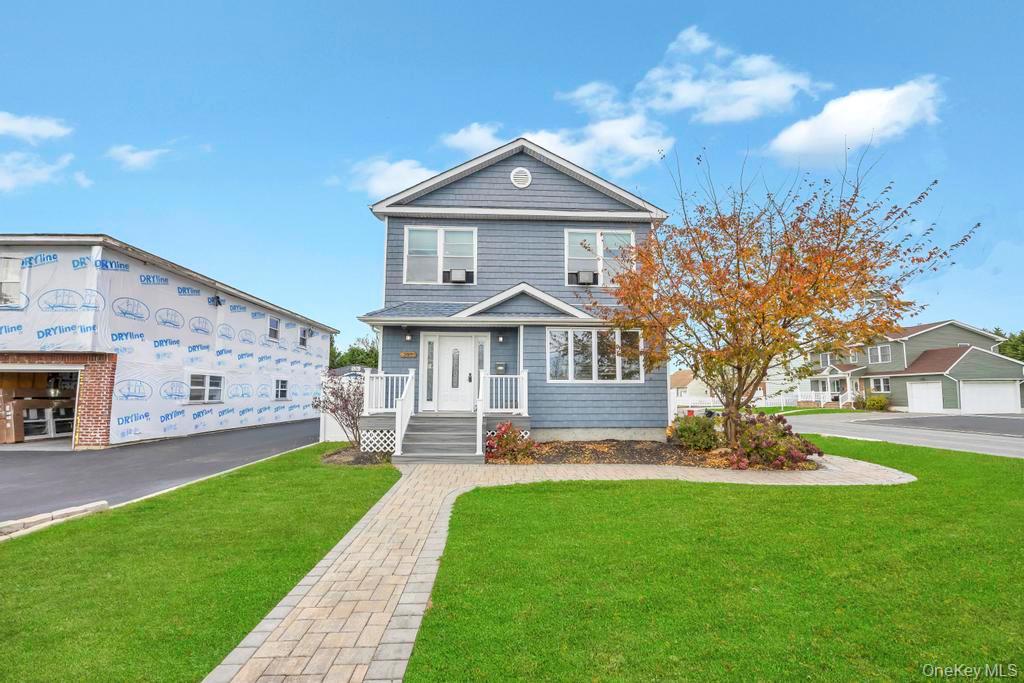 #2 photo, 297 Catskill Avenue, Lindenhurst , NY 11757