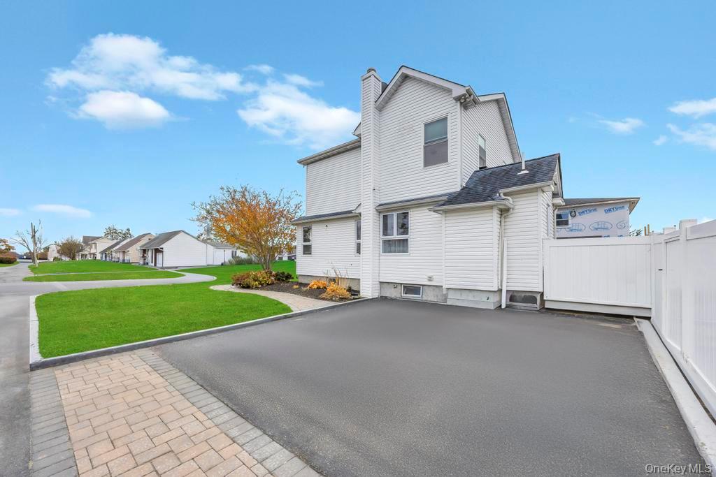 #6 photo, 297 Catskill Avenue, Lindenhurst , NY 11757