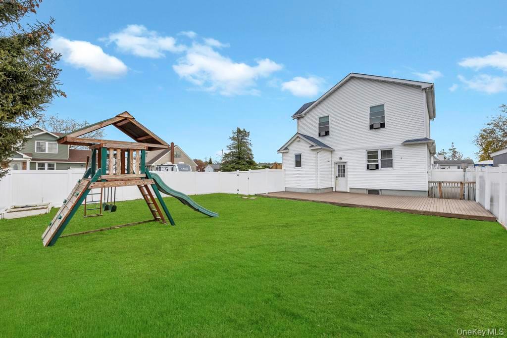 #7 photo, 297 Catskill Avenue, Lindenhurst , NY 11757