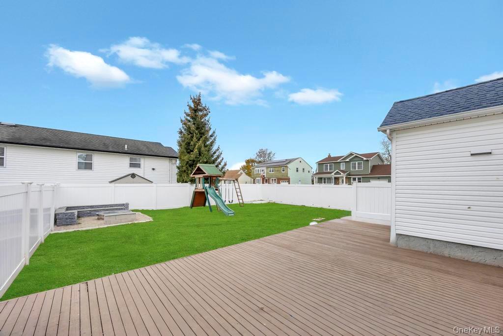 #9 photo, 297 Catskill Avenue, Lindenhurst , NY 11757