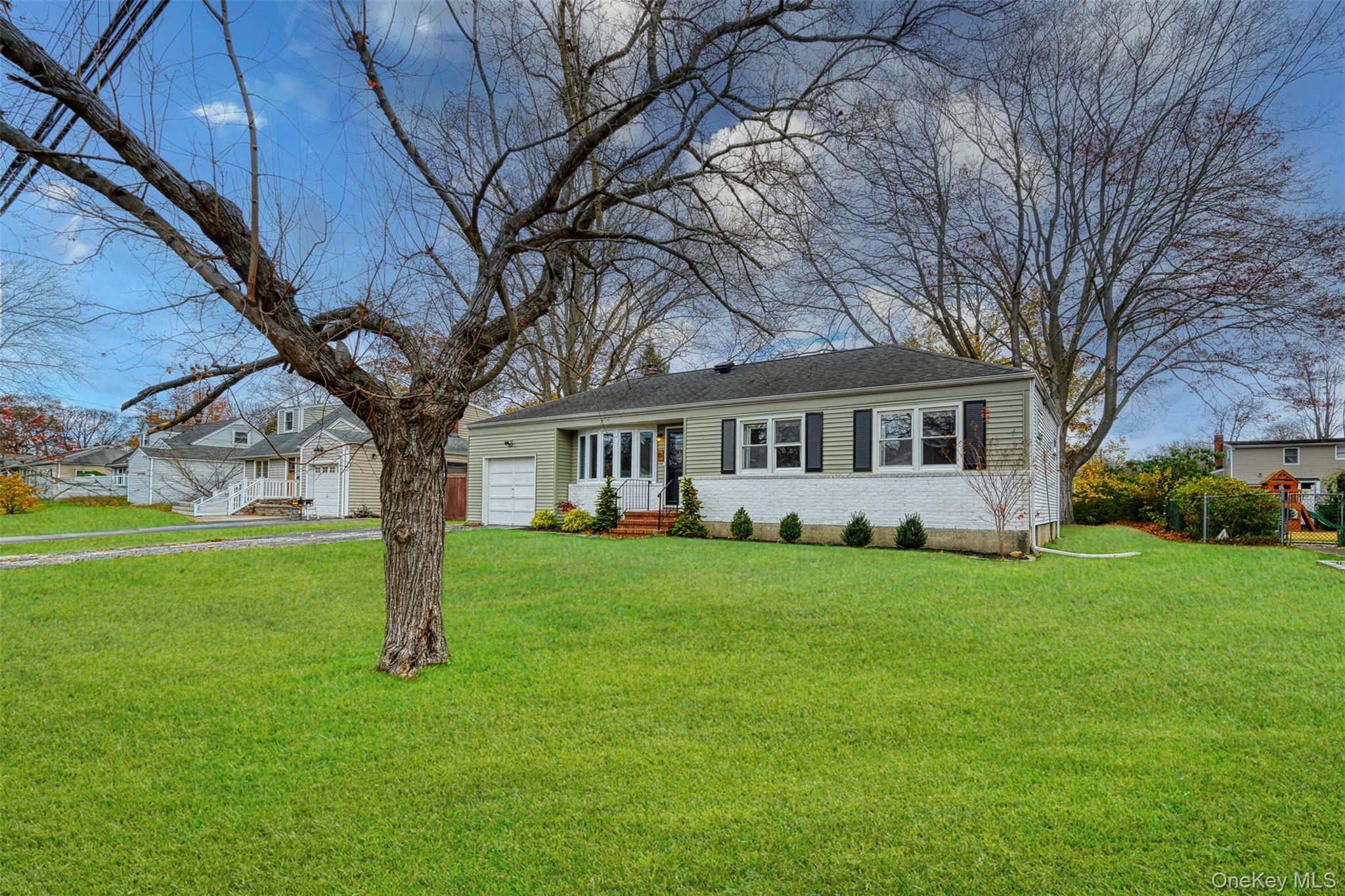 #2 photo, 15 Goldsmith Avenue, Greenlawn , NY 11740