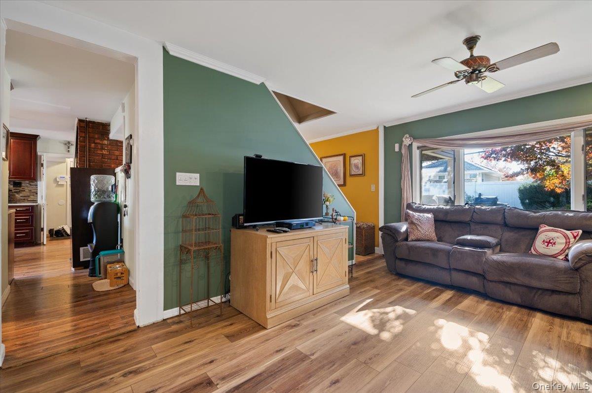 #8 photo, 341 Red Maple Drive, Wantagh , NY 11793