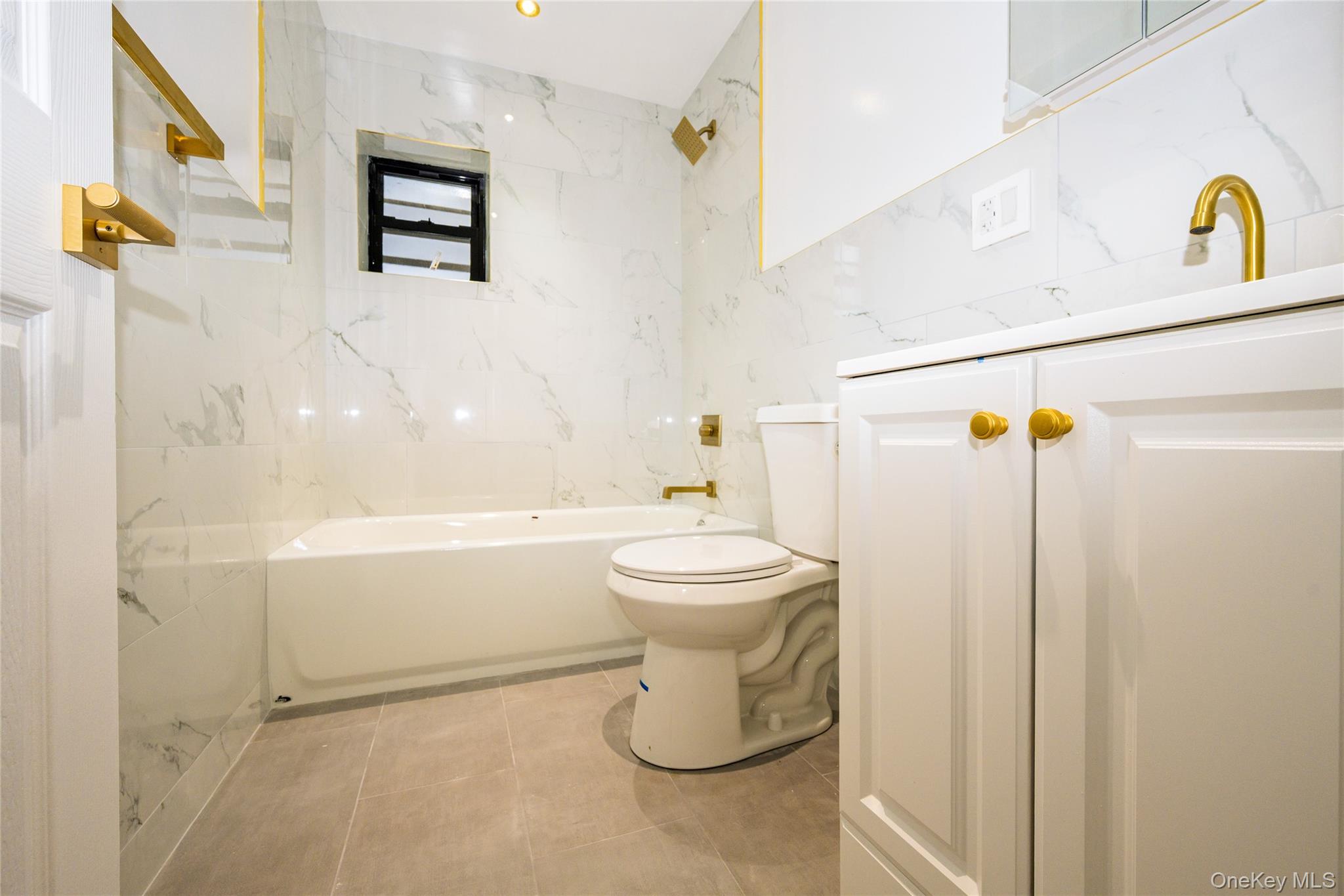 #14 photo, 33-34 109 Street, كوينز Corona , NY 11368