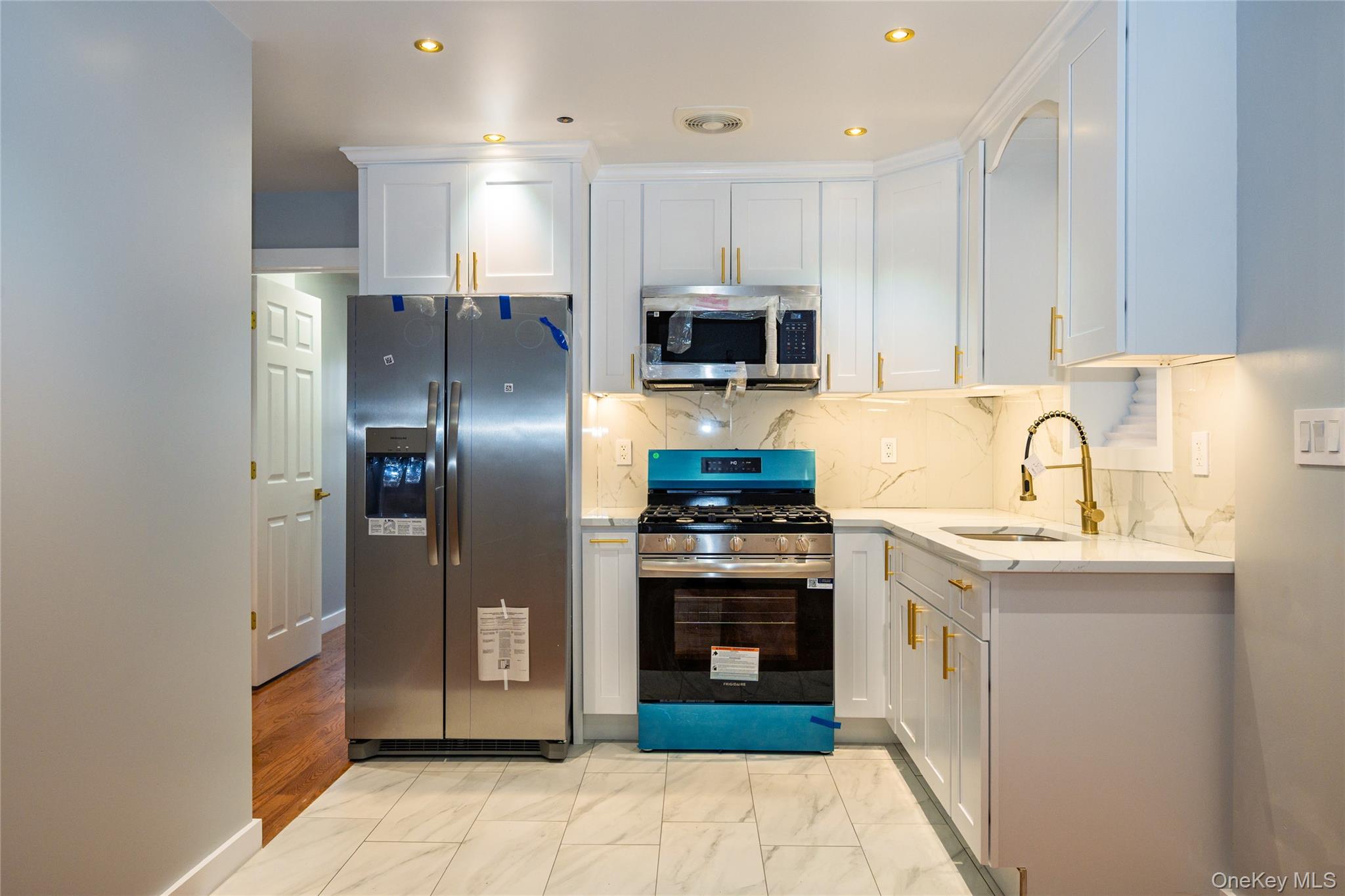 #7 photo, 33-34 109 Street, كوينز Corona , NY 11368