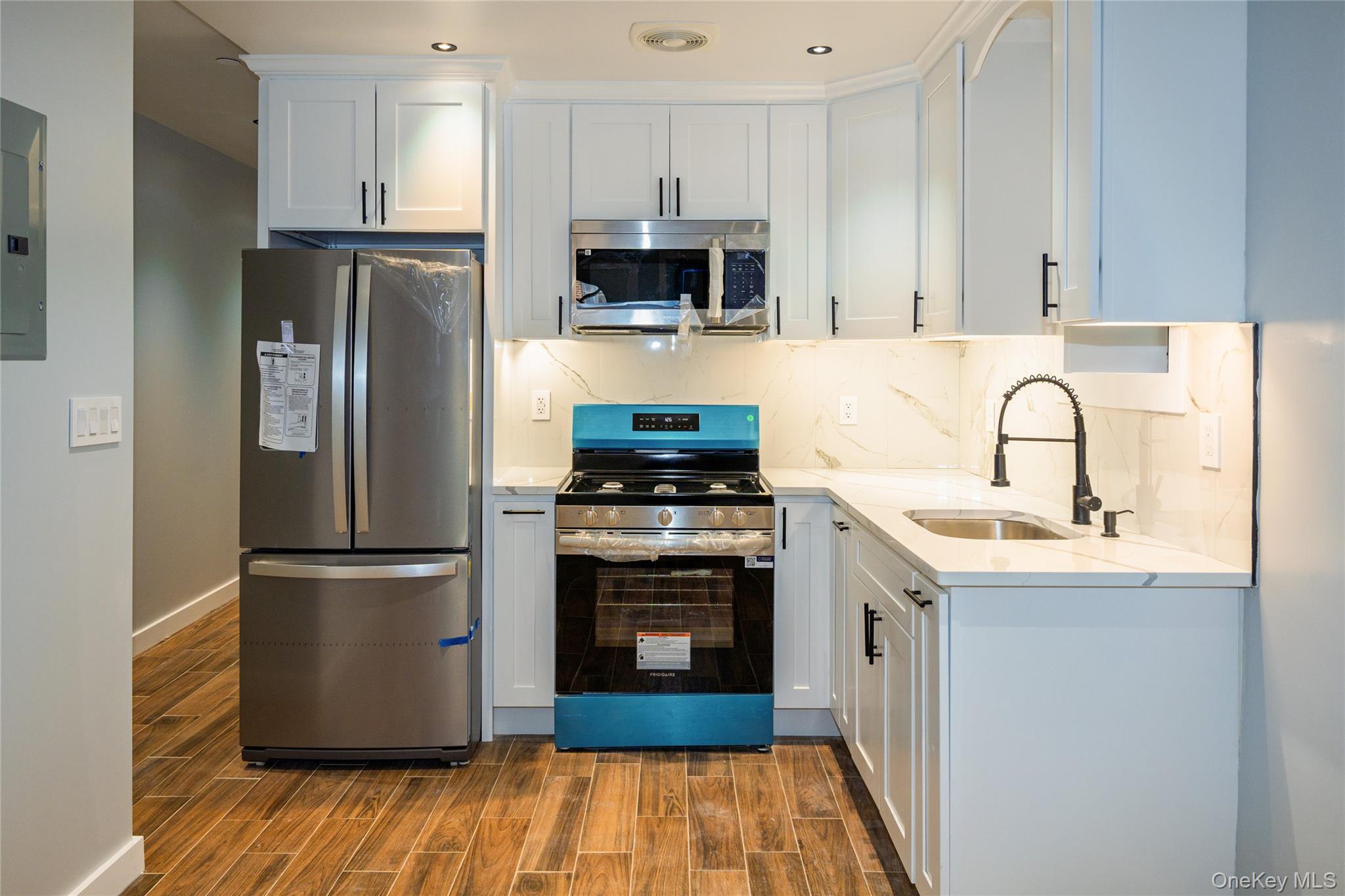 #8 photo, 33-34 109 Street, كوينز Corona , NY 11368