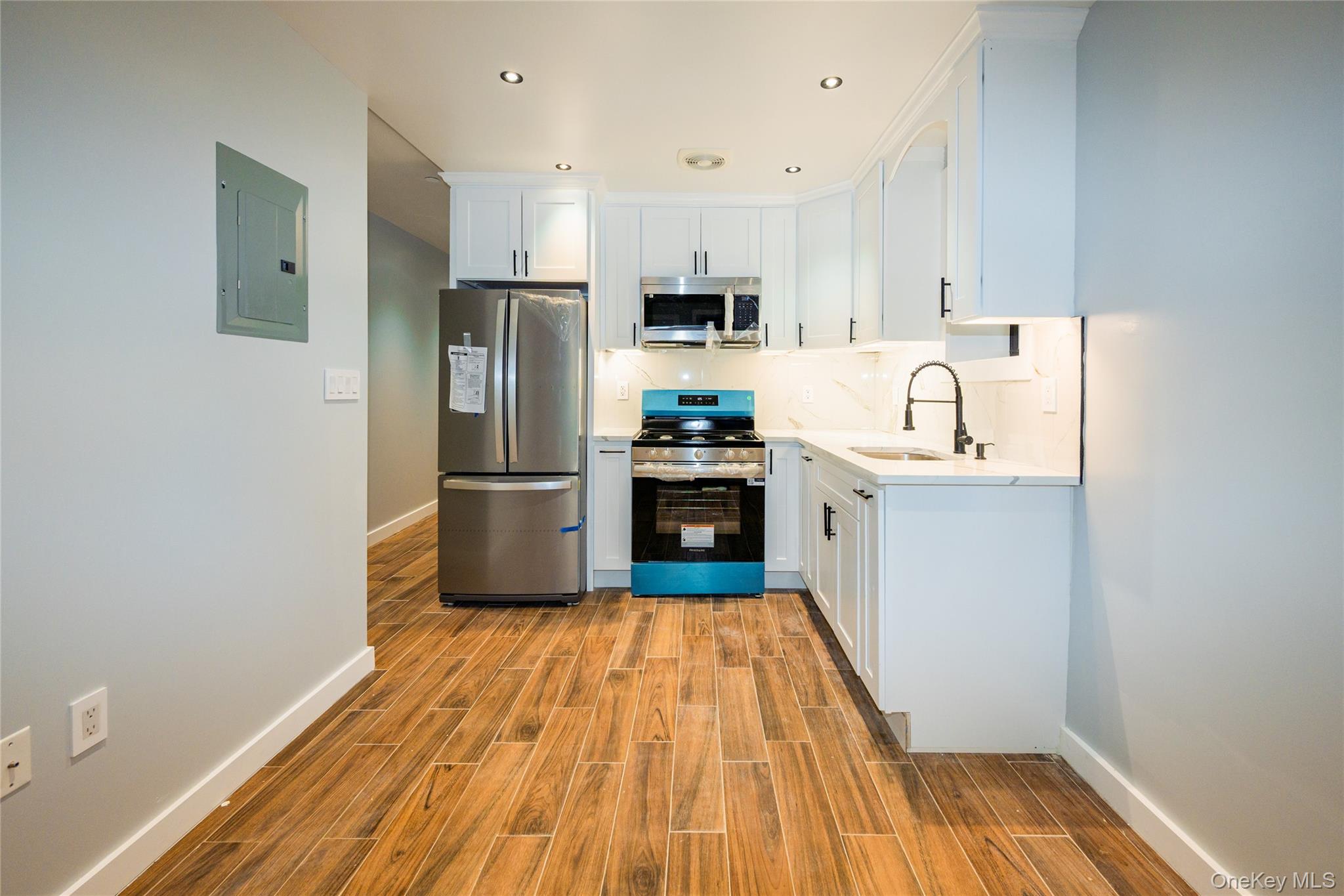 #9 photo, 33-34 109 Street, كوينز Corona , NY 11368