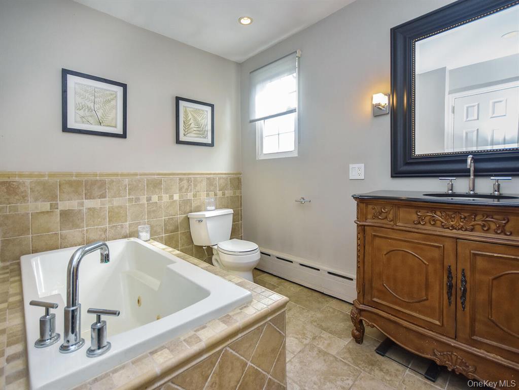 #12 photo, 20 Oldwood Road, Port Washington , NY 11050