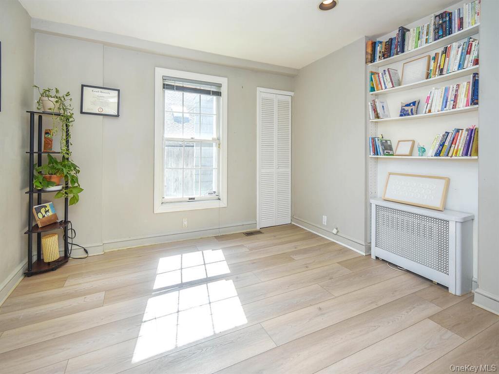 #13 photo, 20 Oldwood Road, Port Washington , NY 11050