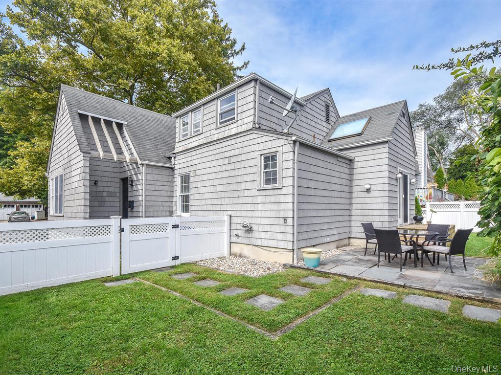 #16 photo, 20 Oldwood Road, Port Washington , NY 11050