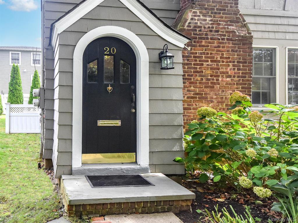 #2 photo, 20 Oldwood Road, Port Washington , NY 11050