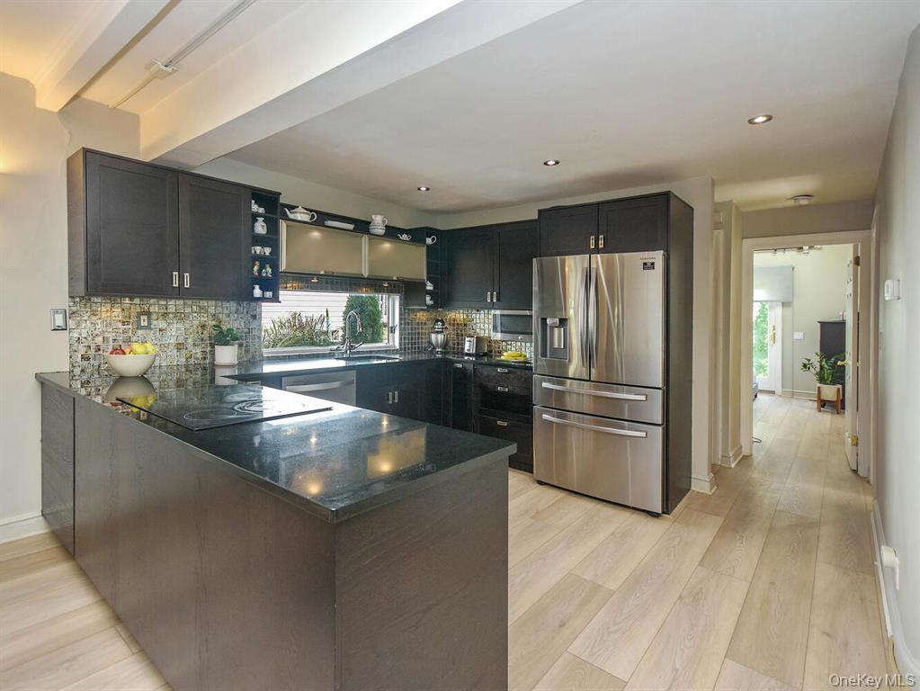 #4 photo, 20 Oldwood Road, Port Washington , NY 11050