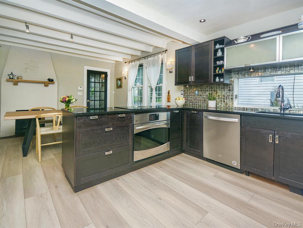 #5 photo, 20 Oldwood Road, Port Washington , NY 11050