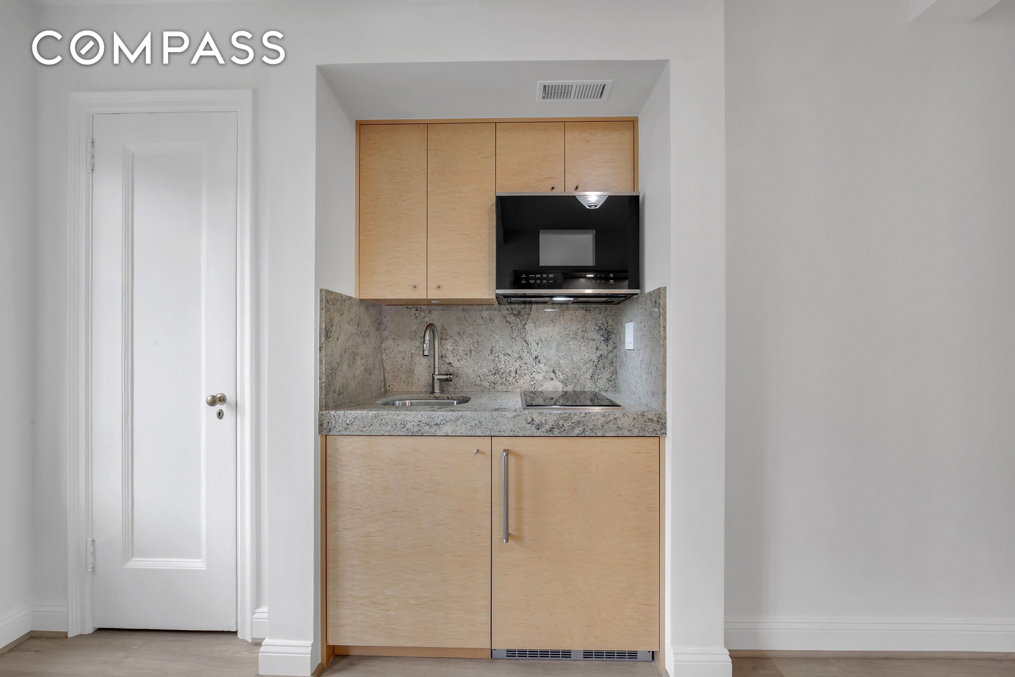 #7 photo, 25 Tudor City Place, Murray Hill , NY 10017