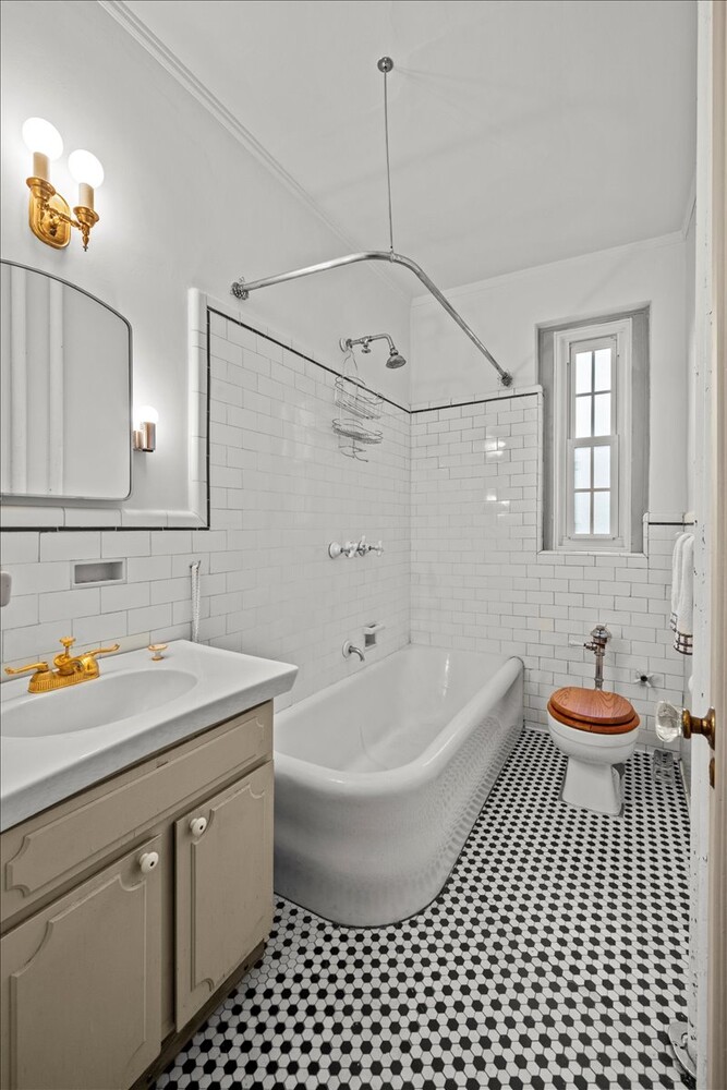 #20 photo, 525 W 238TH Street, Central Riverdale , NY 10463