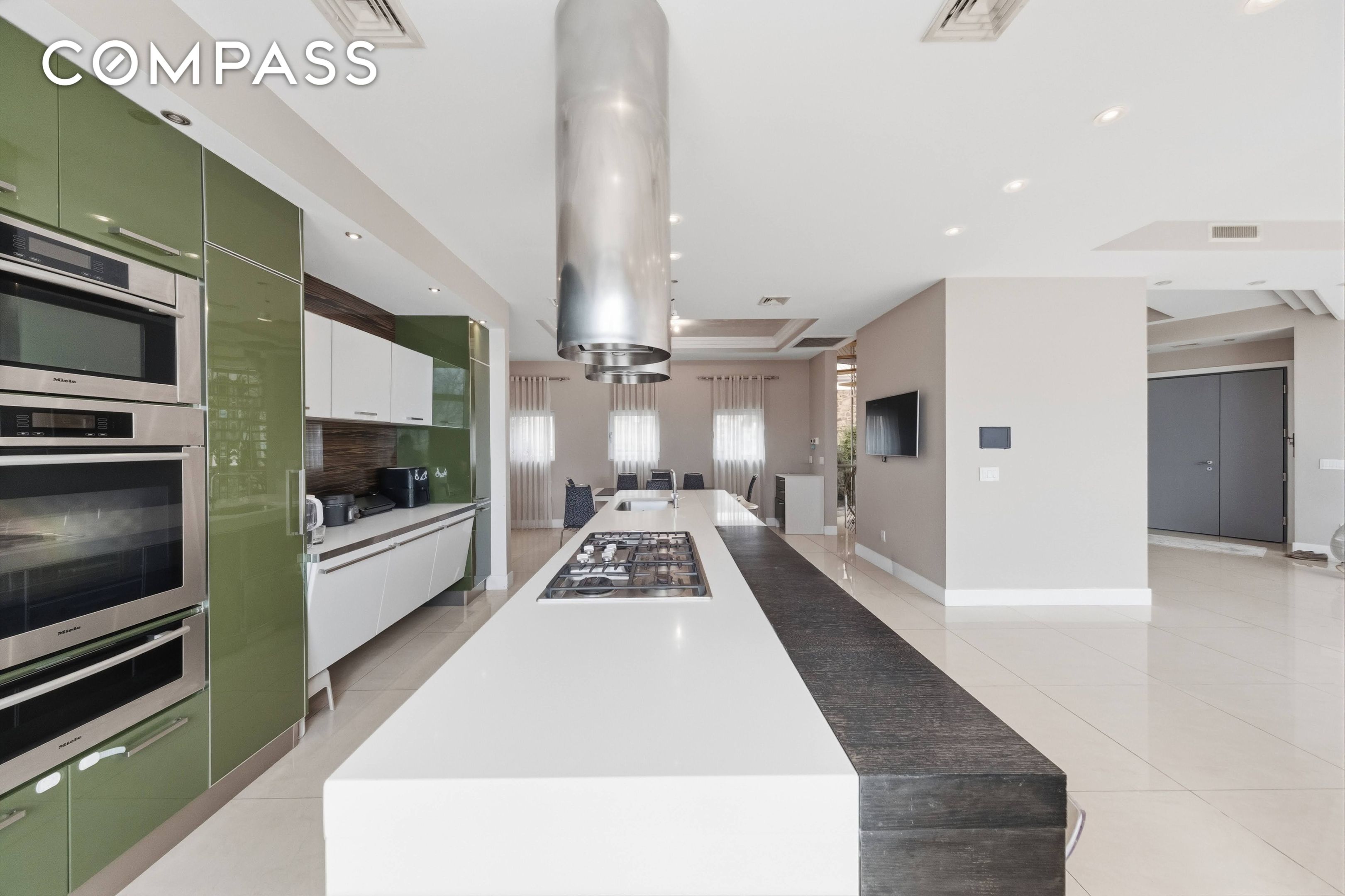 #11 photo, 186 Flagg Place, New York City , NY 10304