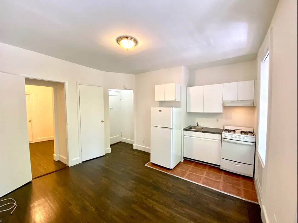 #1 photo, 245 E 39TH Street, Murray Hill , NY 10016